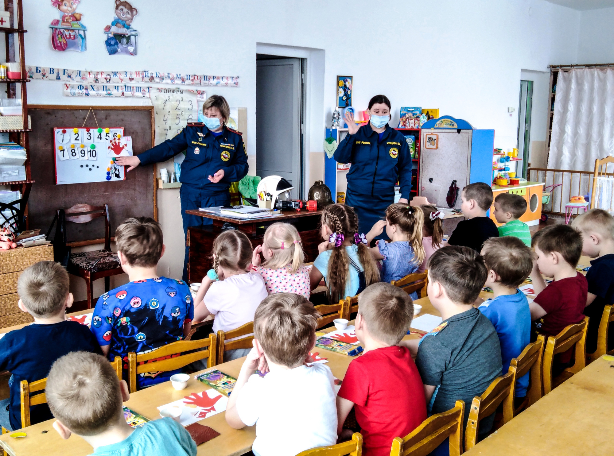 Один за всех и все за одного». Юные мишкинцы узнали, почему пожарные всегда  работают сообща. - Новости - Главное управление МЧС России по Курганской  области