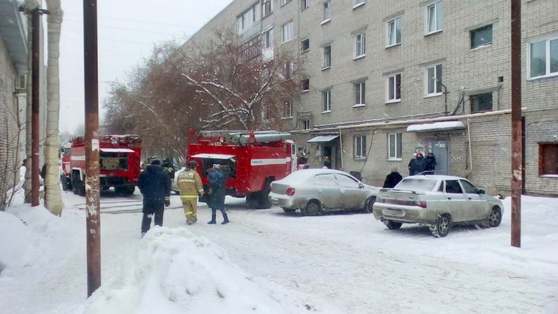 В Кургане при пожаре в пятиэтажке спасены 7 взрослых и один ребёнок