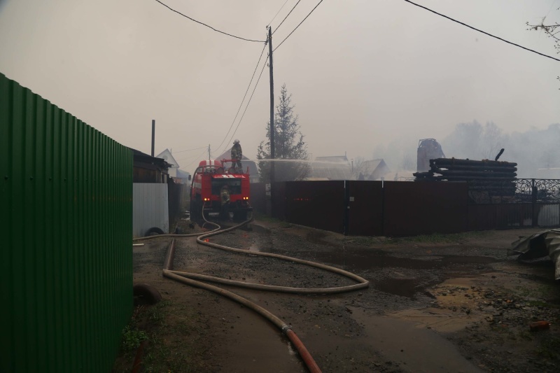 В Курганской области сотрудники МЧС пресекли распространение огня на более, чем полутора тысяч жилых домов