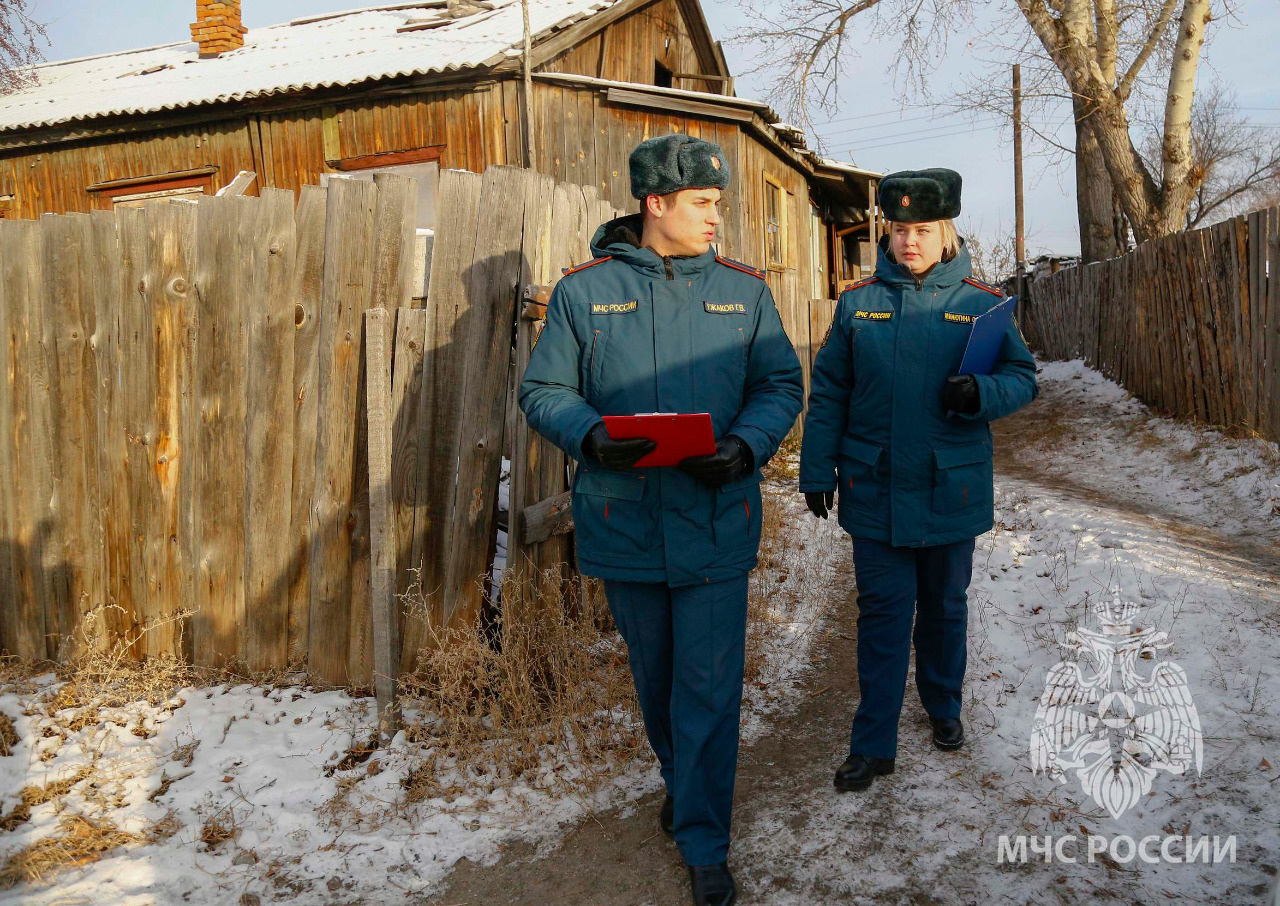 Проверяют исправность печей, наличие пожарных извещателей - в Кургане  продолжаются рейды по местам проживания семей из категории группы риска -  Новости - Главное управление МЧС России по Курганской области