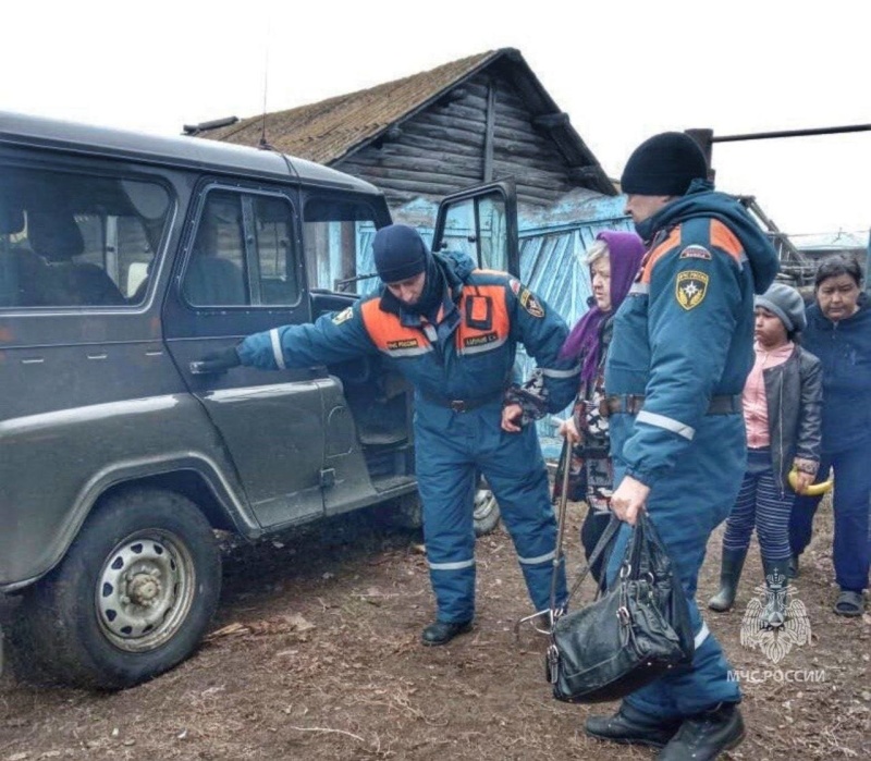 В Зауралье продолжается превентивная эвакуация граждан из населенных пунктов, подверженных затоплению