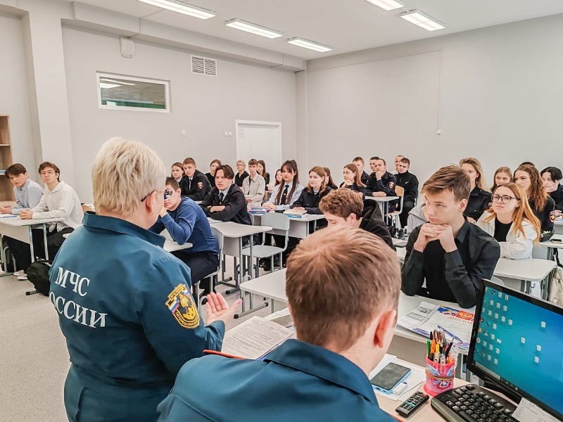 Шадринским старшеклассникам рассказали о том, как поступить в Уральский институт ГПС МЧС России